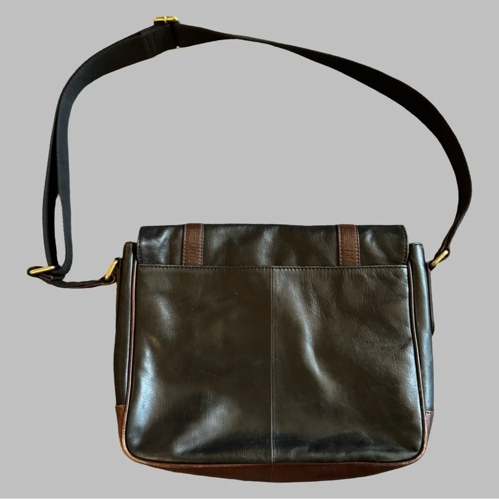 Fossil elegant messenger